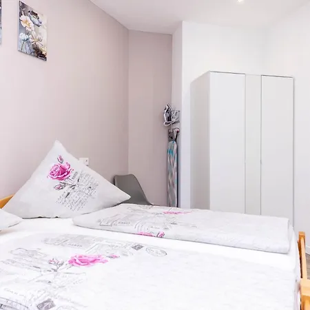 Neu I Ferienwohnung Jasmin Andernach Exterior photo
